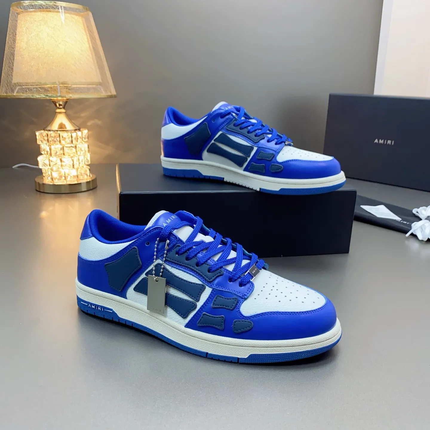 p580🐮🐮AMIRI Couple Style👑 The latest The Pacific Series Couple Style💀🦴Bone Stars Casual Sports Shoes Skateboard Shoes✔️ AMIRI's Pacific shoes are a sneaker that combines luxury and street style. Many celebrities and Internet celebrities have the same style. Its design and workmanship are very exquisite. Made of high-grade cow leather, soft to the touch and highly durable. 💎Fabrics: Original custom imported first-layer cowhide 💎Inner lining: Original customized breathable mesh 💎Foot: Original injection molded one-piece, comfortable, wear-resistant and not tiring for feet 💎Outsole: Original 1:1 molded three-color sole Original outsole 💎Sole thickness: 3CM 💎Size: Female 35-40 Male 39-46 💎Price; Top version 👑Special remarks Remark: (Female size 34 40 . Men's sizes 38 45 46 are customized and cannot be returned or exchanged. Please note when ordering! Thank you🤝🤝